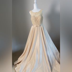 A line Beige/ivory dress Lace top. Used, worn once and in perfect condition!